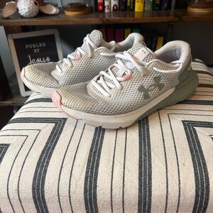 Women’s Under Armour tennis shoes